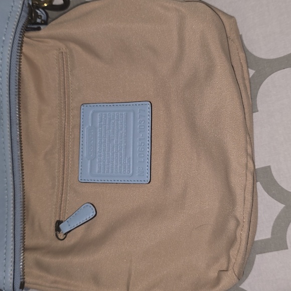 Light Blue Signature Coach purse. - Picture 6 of 8